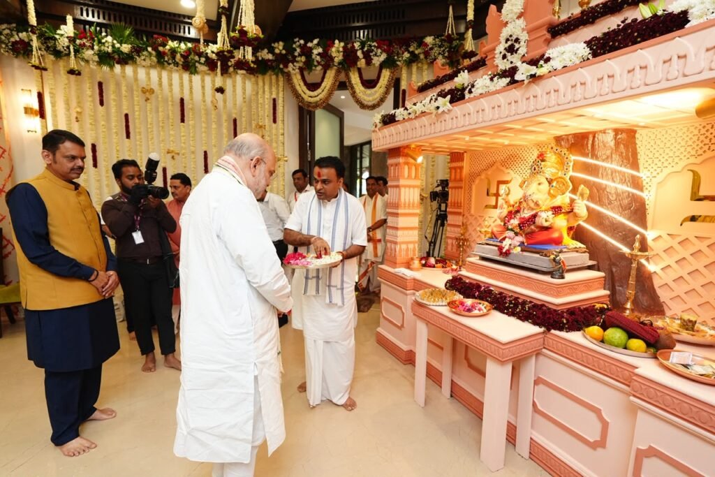 Union Home Minister Amit Shah Offers Prayers at CM Devendra Fadnavis’ ‘Varsha’ Residence