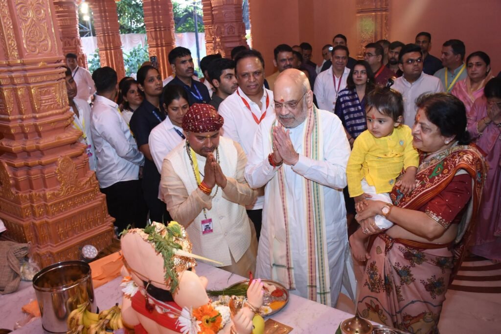 Union Home Minister Amit Shah Offers Prayers to Lord Ganesha with Family