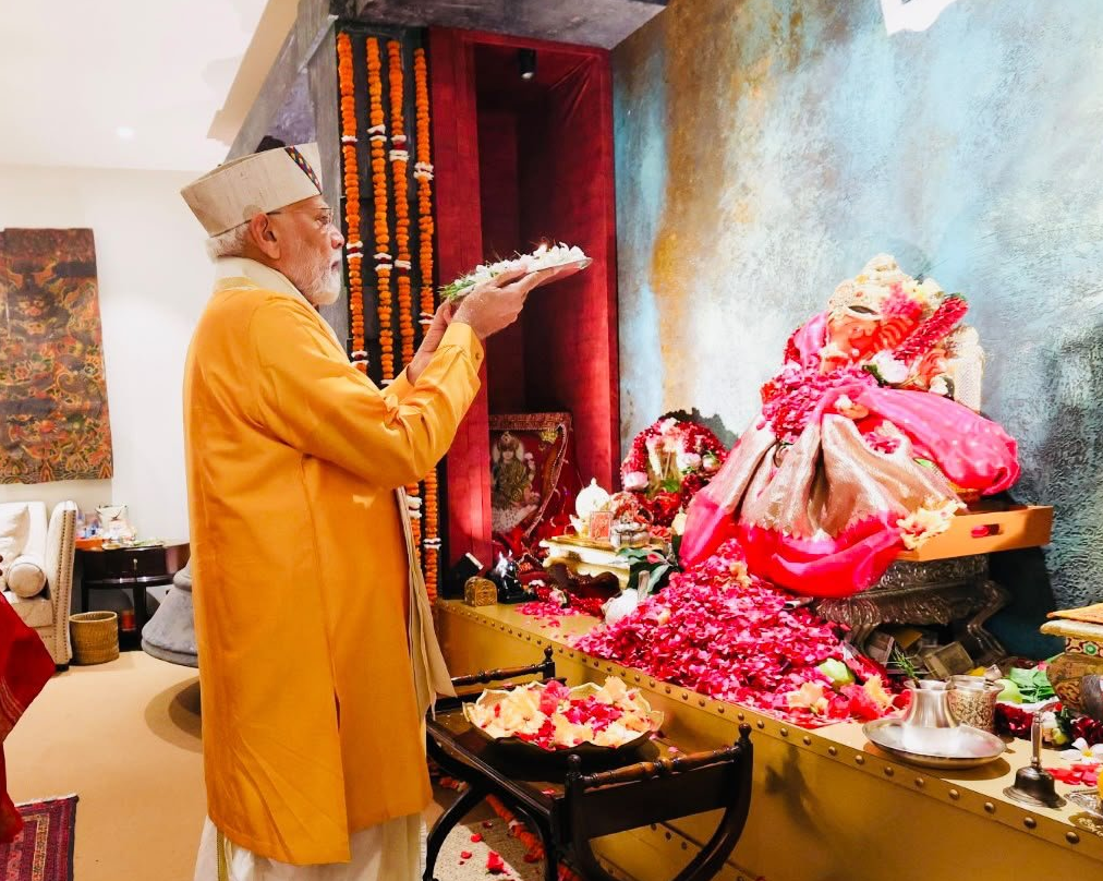 PM Modi offers prayers to Bhagwan Shri Ganesh during Ganpati Darshan at Piyush Goyal’s residence