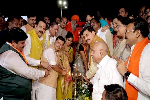 Ujjain Lights 33.27 Lakh Diyas along Shipra Ghats and Mahakal Mahalok, Creates World Record
