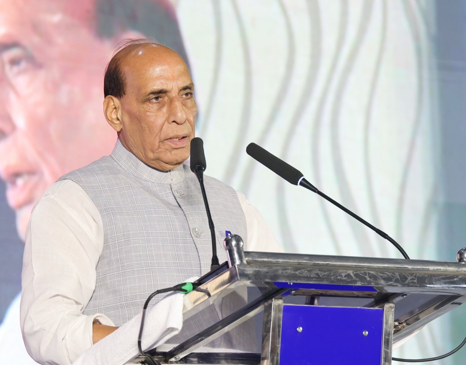 भारत लचीलेपन, ताकत, नवाचार, समावेशी विकास और करुणा के साथ विकसित भारत@2047 की ओर आगे बढ़ रहा है: रक्षा मंत्री