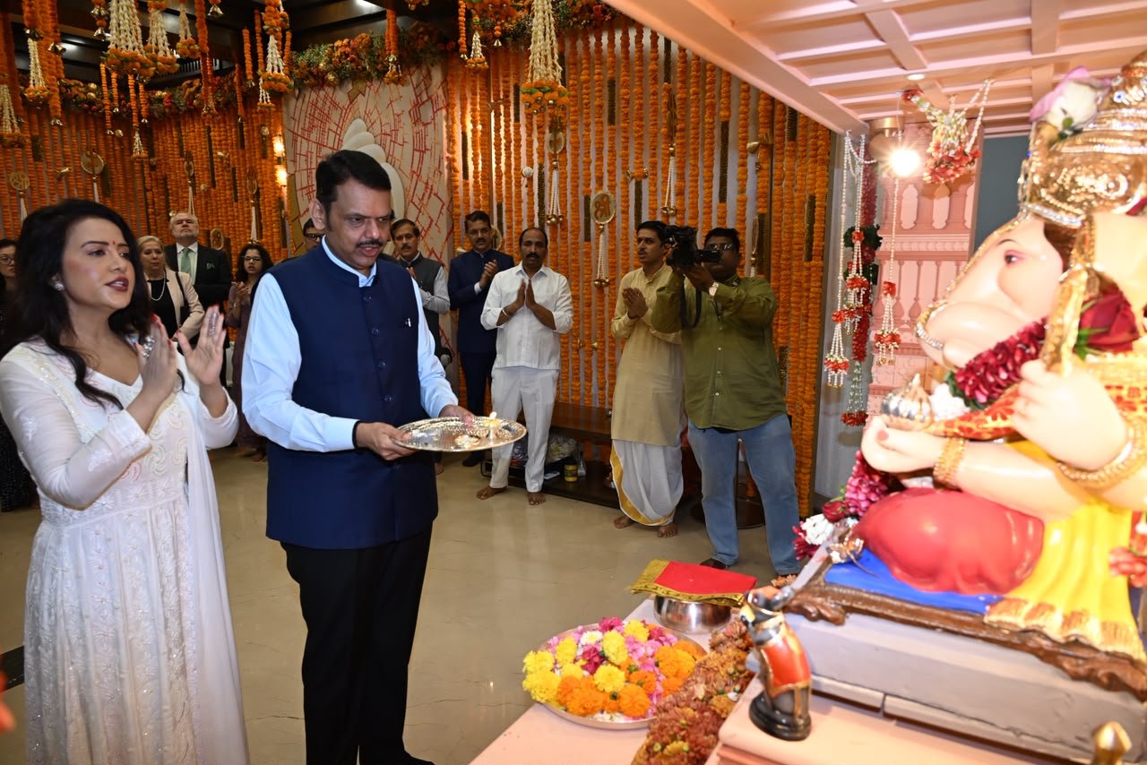 Consuls General of Various Countries Seek Blessings of Lord Ganesha at Varsha Bungalow