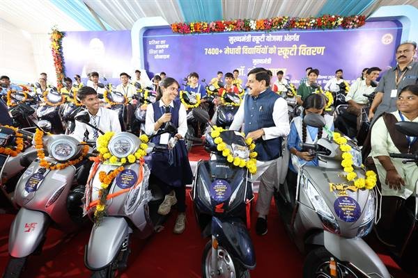 Government Committed to Providing Resources and Recognition to Students to Help Realise Their Dreams: CM Dr. Yadav