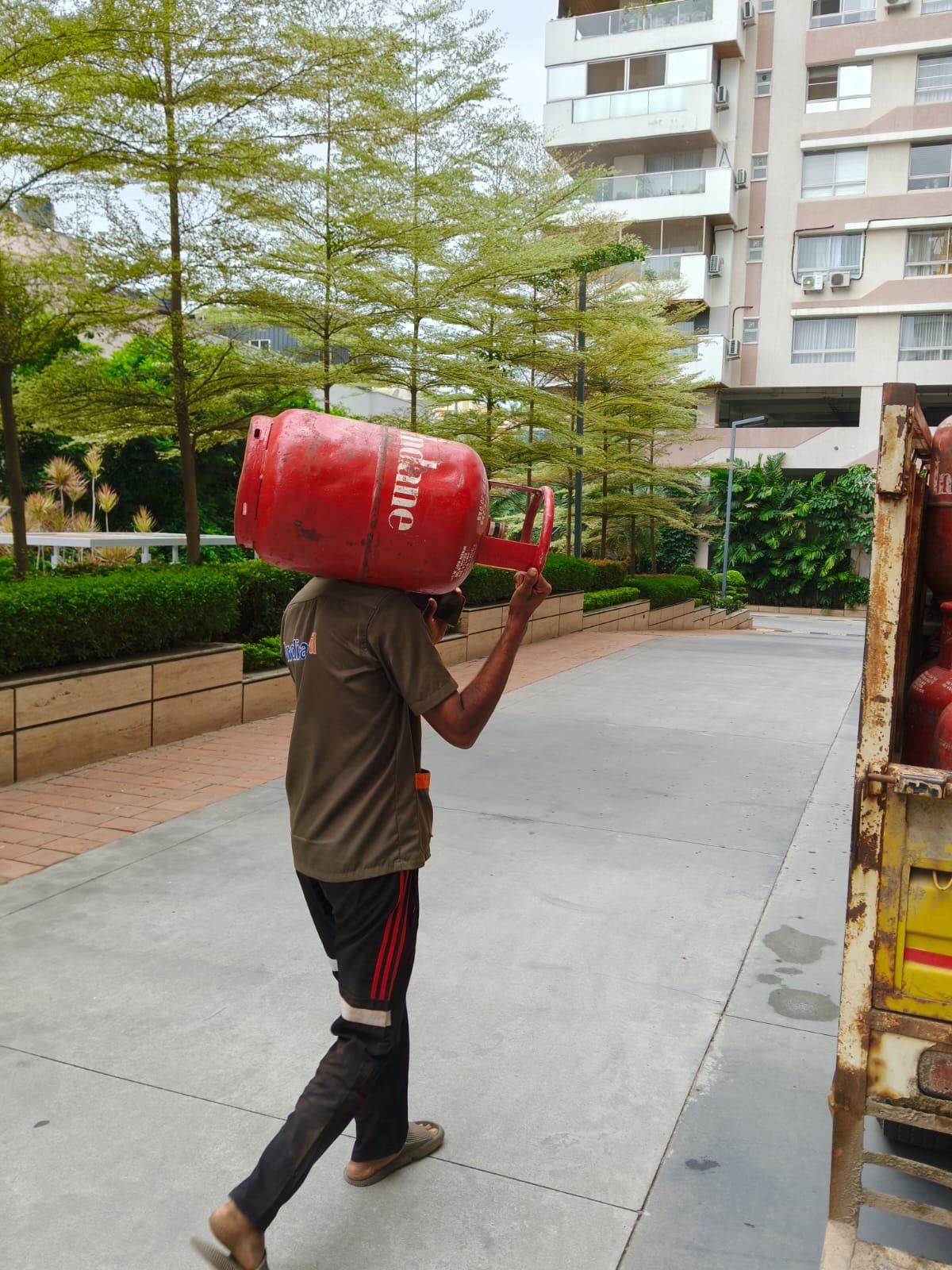 Biometric Aadhaar Authentication Mandatory for Subsidised LPG Refills from October 1