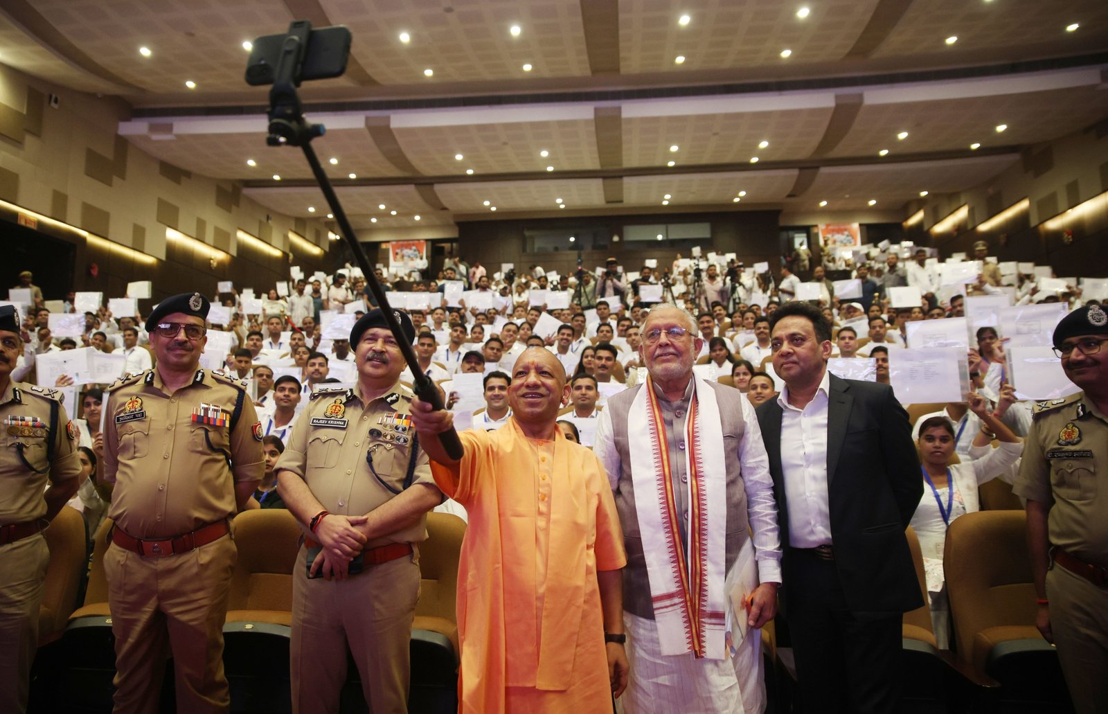 हर हफ्ते बड़े भर्ती कार्यक्रम, 6 महीने में एक लाख युवाओं को मिलेगी सरकारी नौकरी: मुख्यमंत्री योगी आदित्यनाथ