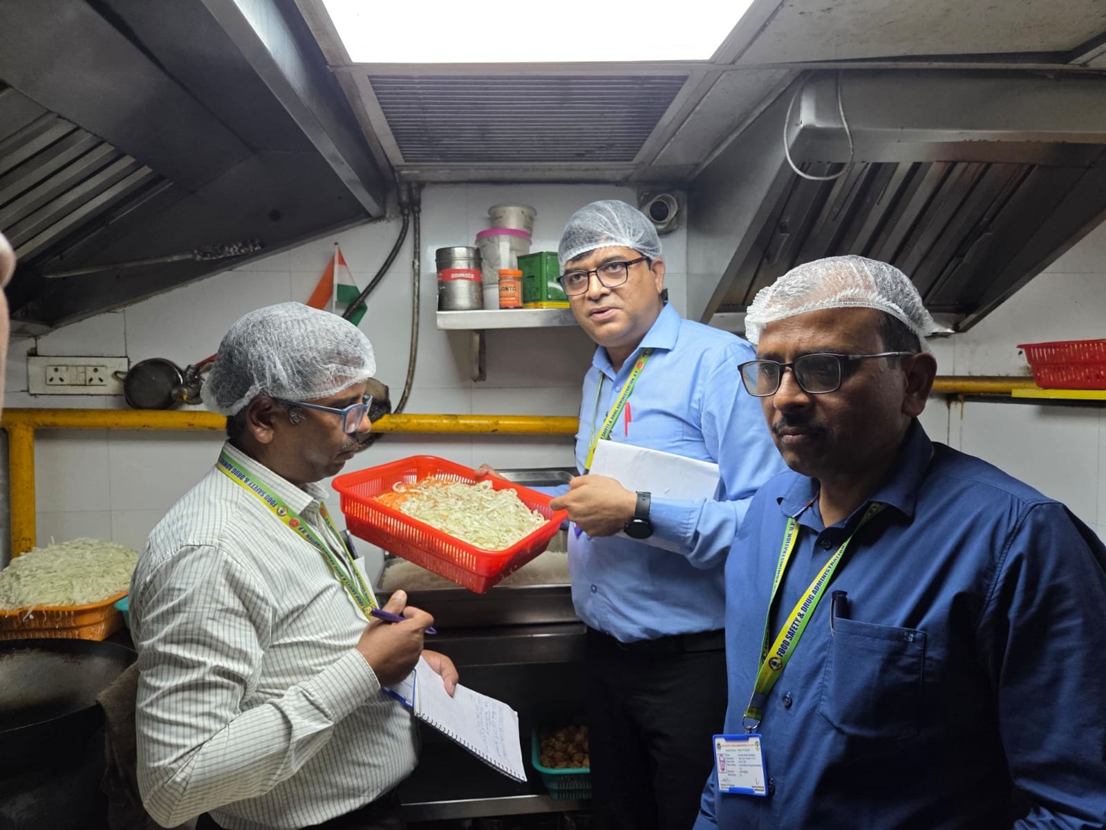 Food Safety Department's rapid action against fast food establishments in 5 metropolitan cities from Ghaziabad to Varanasi