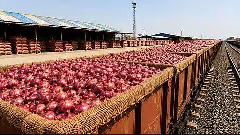 Kanda Express carrying onions from Government buffer stock to reach Kolkata on 24 September