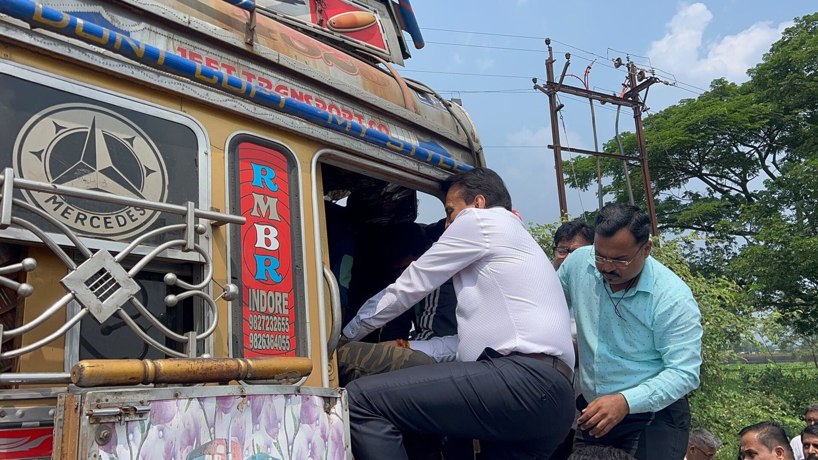 Minister Girish Mahajan Personally Helps Rescue Injured from Accident-Hit Truck