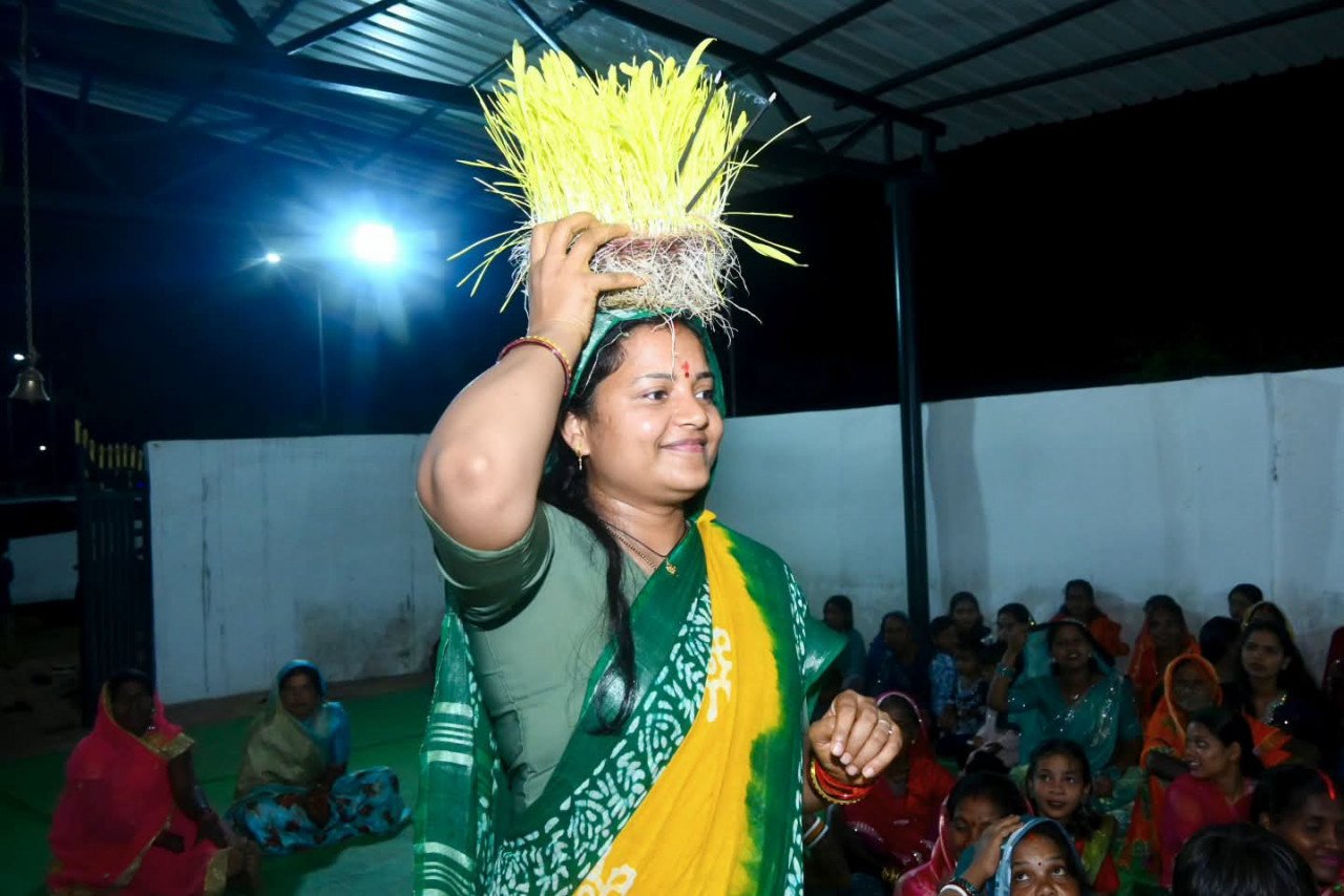 Minister Laxmi Rajwade Joins Karma Puja, Calls for Preservation of Nature, Culture and Folk Traditions
