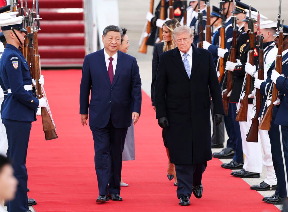 Trump Welcomes Xi Jinping With Red Carpet, Cannon Salute and Bomber Flyover