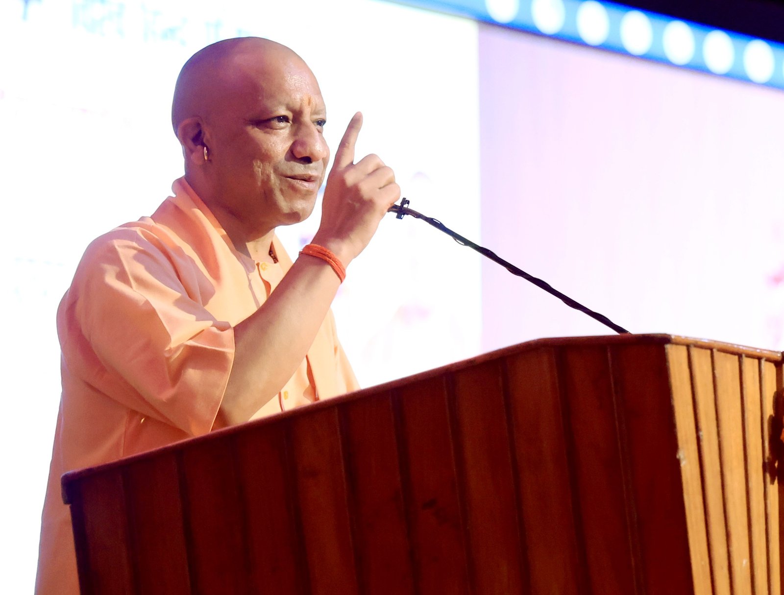 CM Yogi gives study tables to 1 lakh students; children express gratitude in unique ways