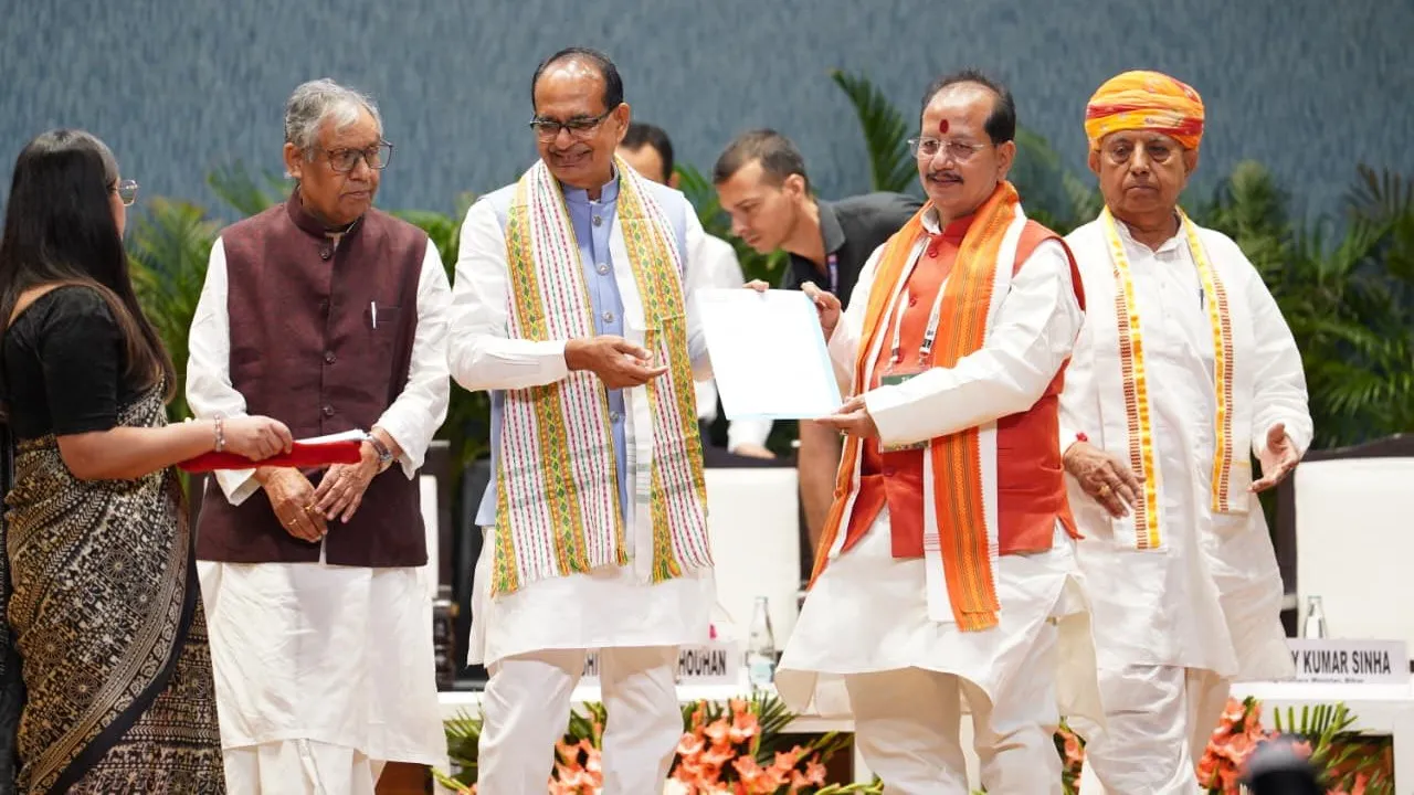 Shivraj Chouhan Hands Over Rs 1,200 Crore PM-RKVY Sanction Letters to 10 States