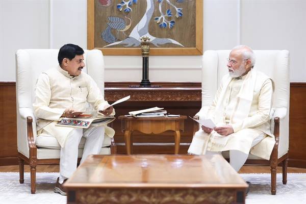 CM Dr. Yadav Meets PM Modi, Invites Him to Global Investors Summit-2027