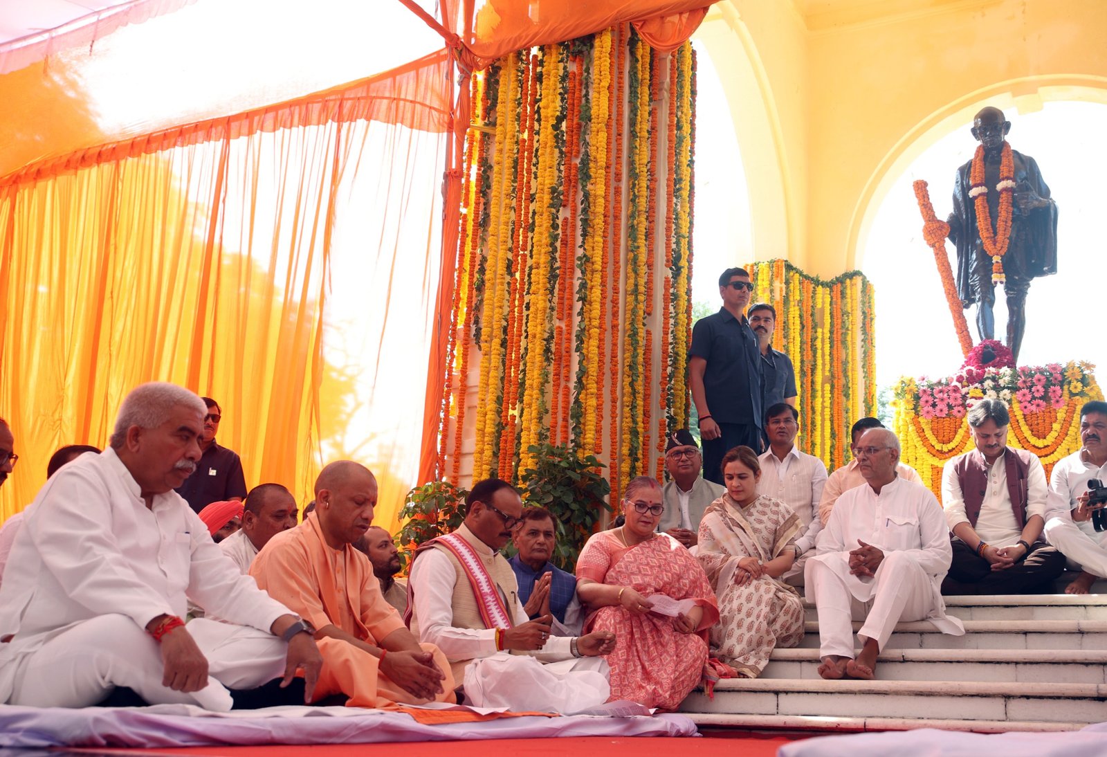 CM Yogi Pays Floral Tribute to Mahatma Gandhi on 157th Birth Anniversary