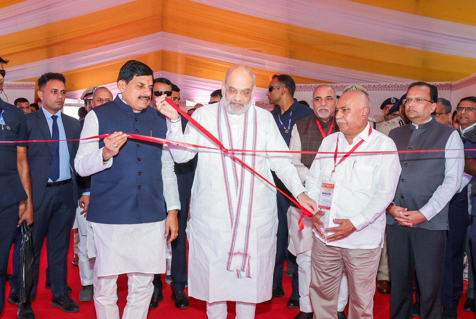 अमित शाह ने मध्य प्रदेश के भोपाल में गौपालक सम्मेलन को संबोधित किया और नए आपराधिक कानूनों पर राज्य स्तरीय प्रदर्शनी का उद्घाटन किया