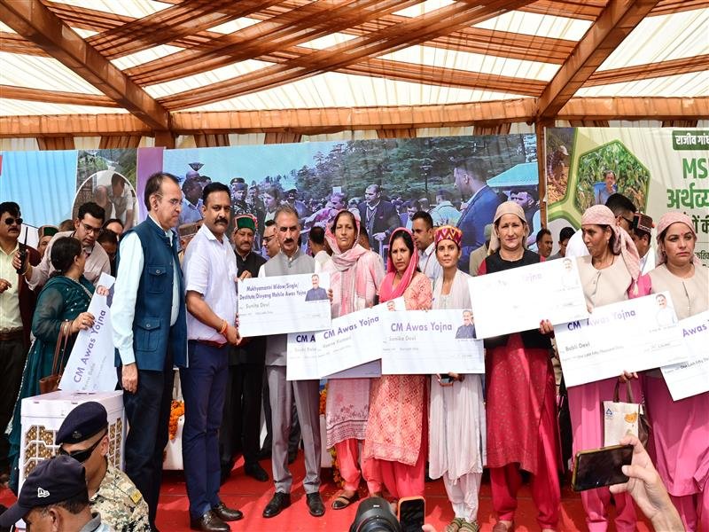 CM distributes Rs. 5.78 crore to 1471 beneficiaries