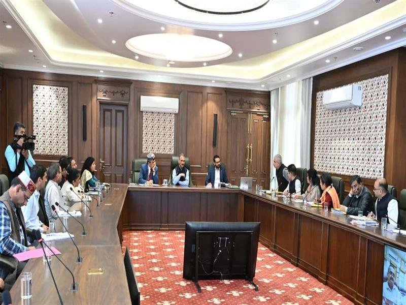 Job trainee doctors to be allowed to pursue PG courses: CM