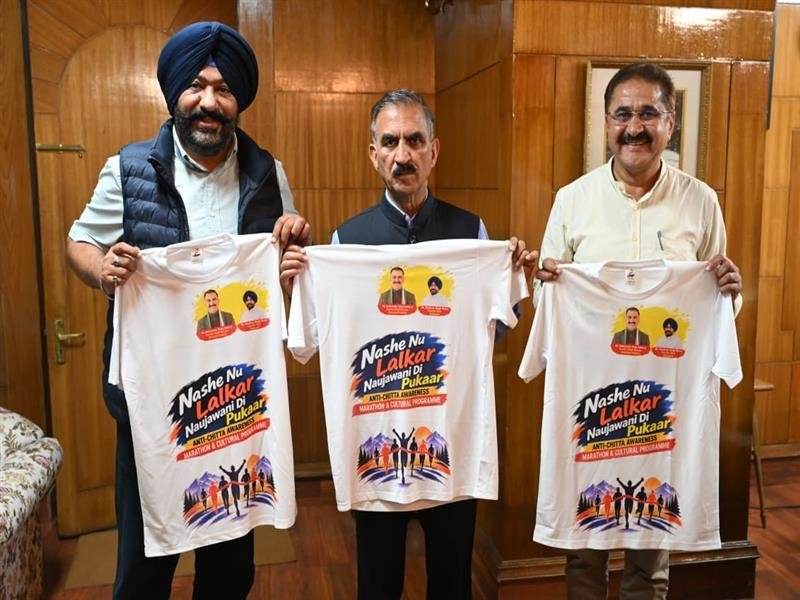 CM launches t-shirt for ‘Nashe Nu Lalkaar, Naujawani Di Pukaar’ campaign