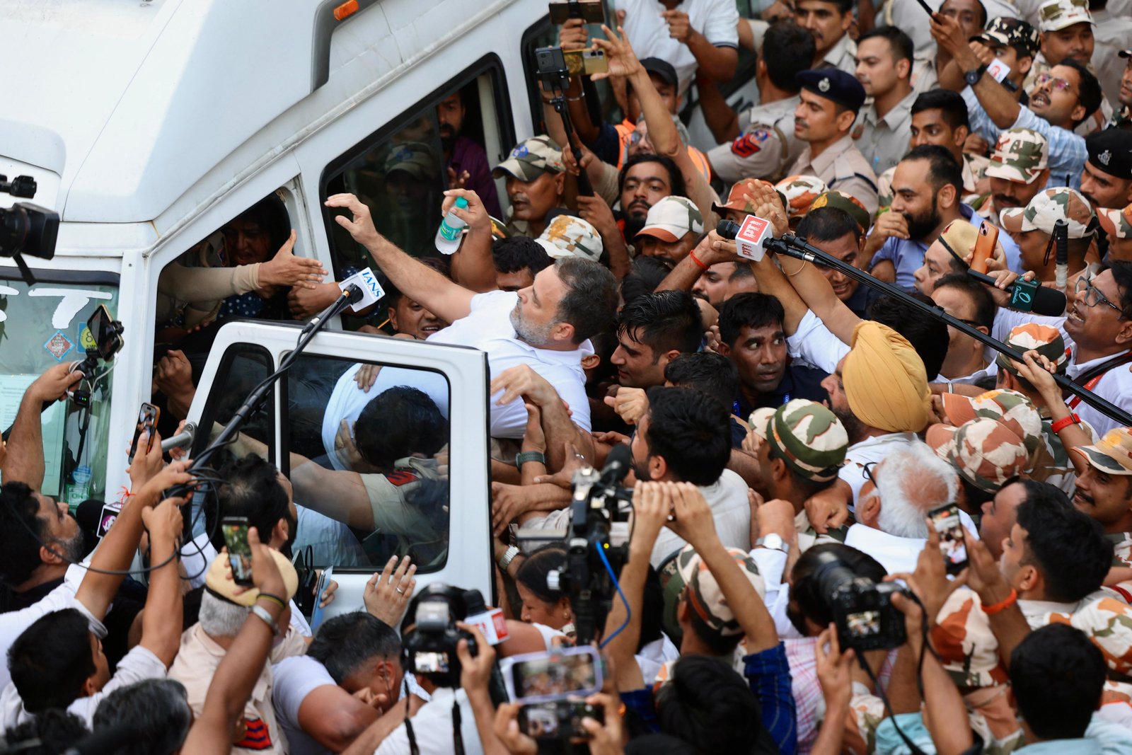 Rahul Gandhi Says He Wants 100 FIRs as INDIA Bloc Resumes Protest Against CEC