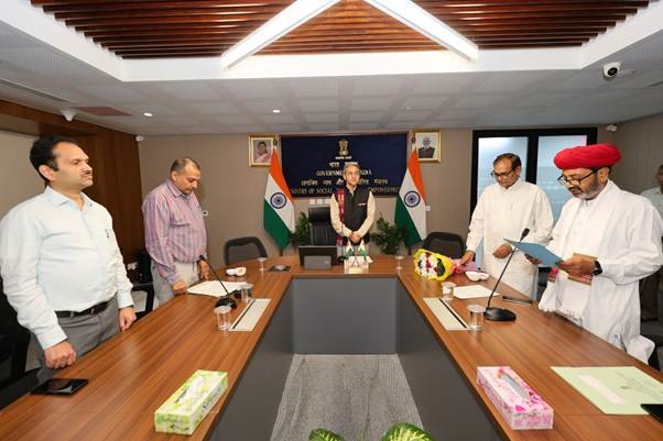 Secretary MoSJE Sudhansh Pant Administers Oath to Newly Appointed Members of Governing Body of DWBDNC