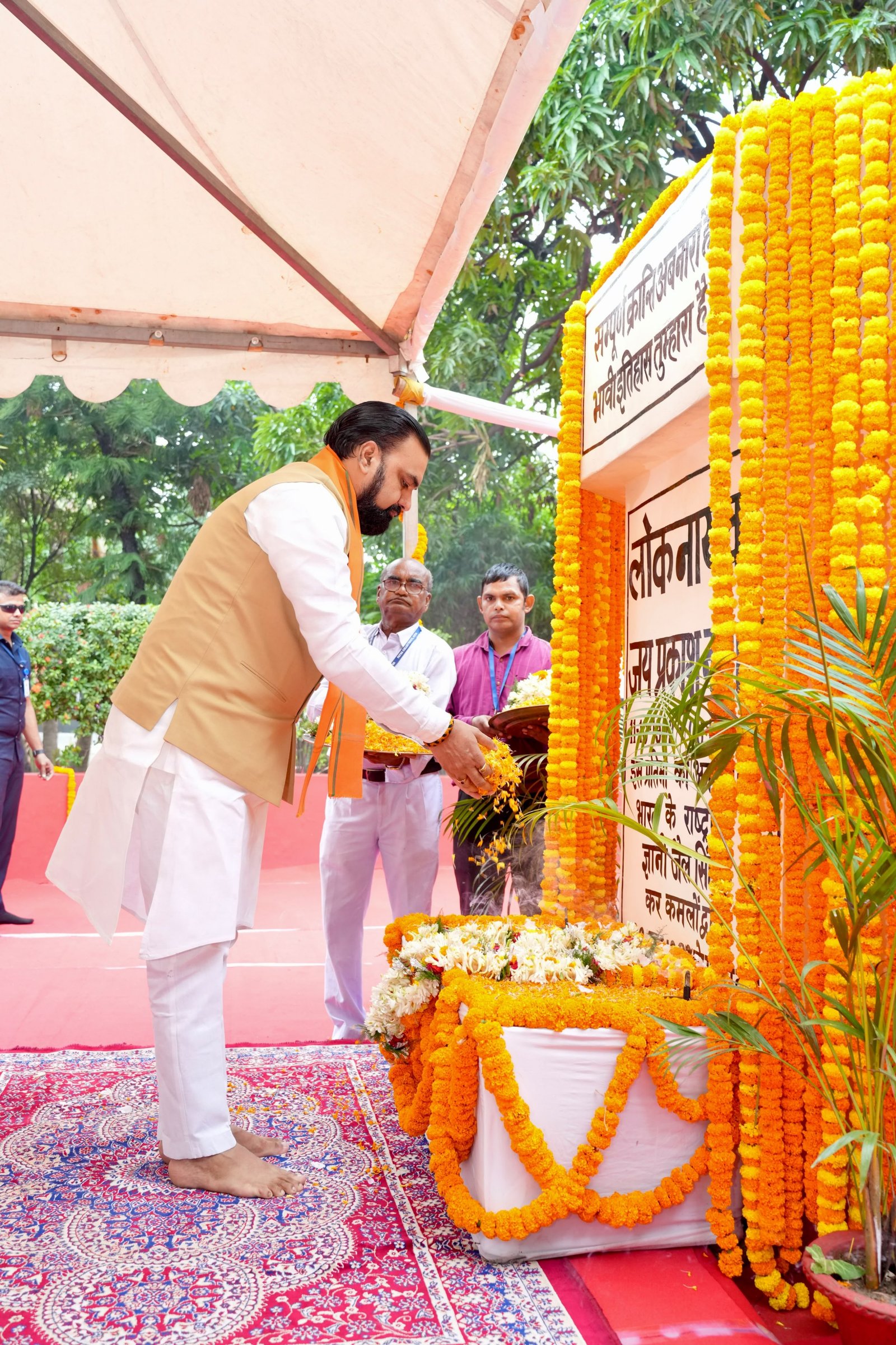 Governor, CM Pay Tribute to Loknayak Jayaprakash Narayan on Death Anniversary