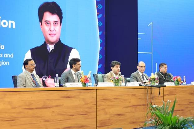 इंडिया मोबाइल कांग्रेस 2026 में ज्योतिरादित्य एम. सिंधिया ने मीडिया से बातचीत की; भारतीय प्रौद्योगिकियों को दुनिया भर में ले जाने का आह्वान