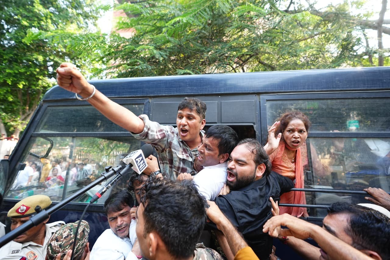 AAP’s Protest Against ‘Vote Theft’ Continues; Party Alleges Police Brutality