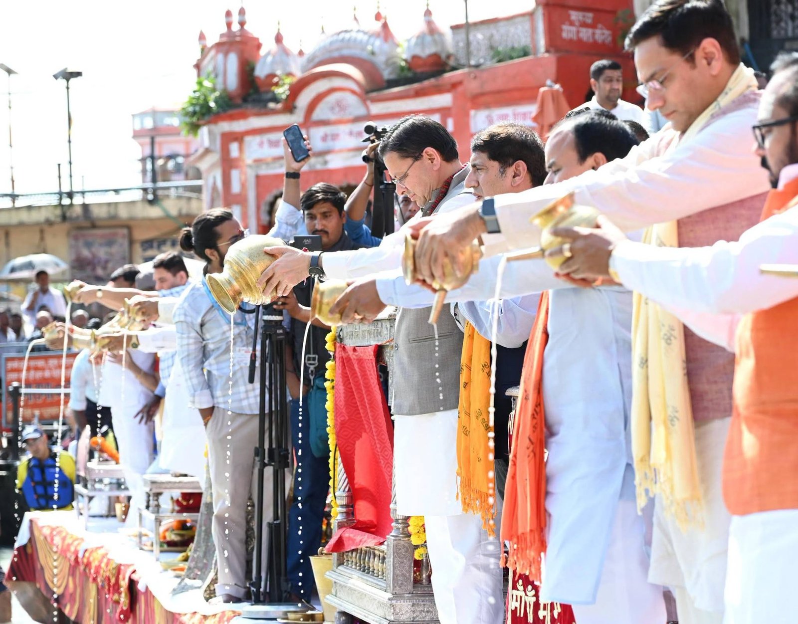 CM Dhami Performs Ganga Puja and Aarti at Har Ki Pauri with Cabinet Colleagues to Mark PM Modi’s 25 Years in Public Service