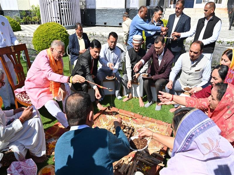 Governor performs Navratri Havan