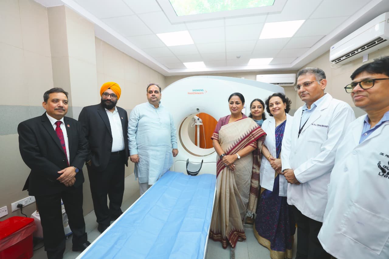 CM Rekha Gupta Inaugurates State-of-the-Art CT Scanner and Three MRI Machines at Lok Nayak Hospital