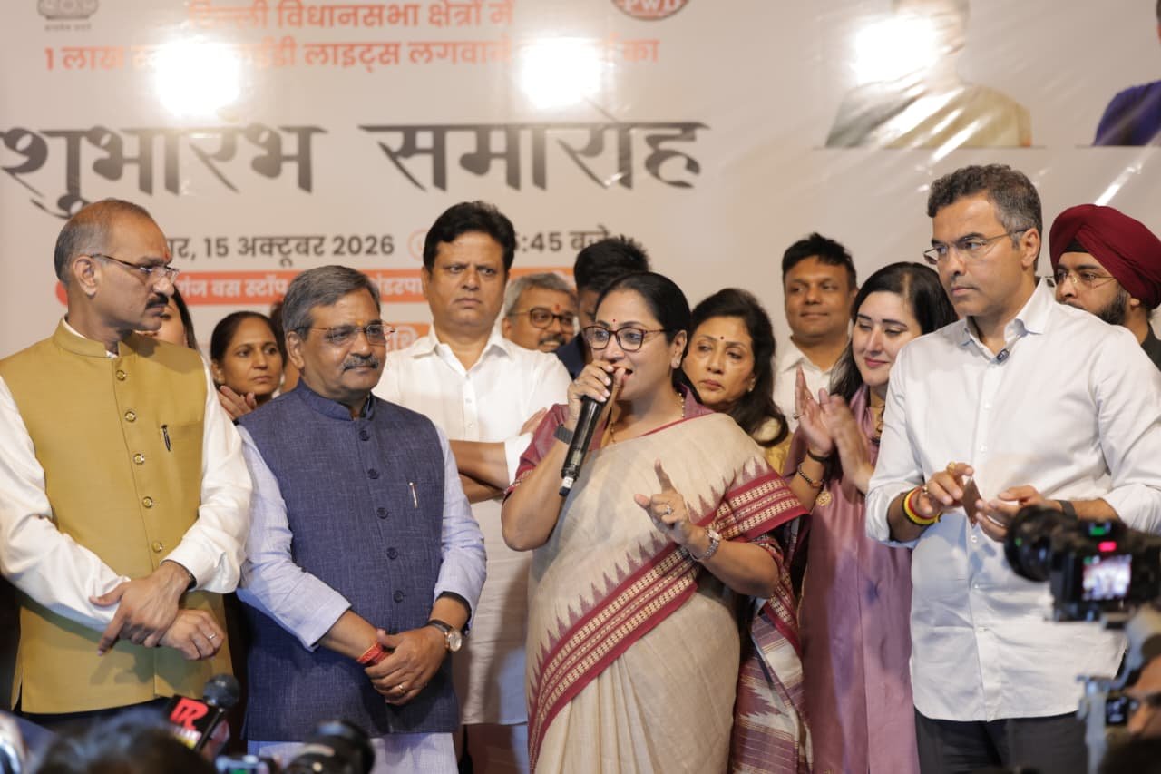 CM Rekha Gupta Launches One Lakh Smart LED Street Light Project to Address Dark Spots Identified During Interaction with Female Students