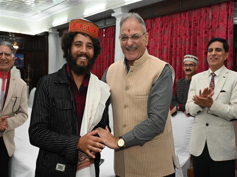 Governor honours Chandranahan Rangmanch artists