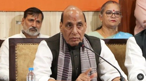 Rajnath Singh Accuses Rahul Gandhi, Congress of Seeking ‘Anarchy’ Under Guise of Saving Democracy