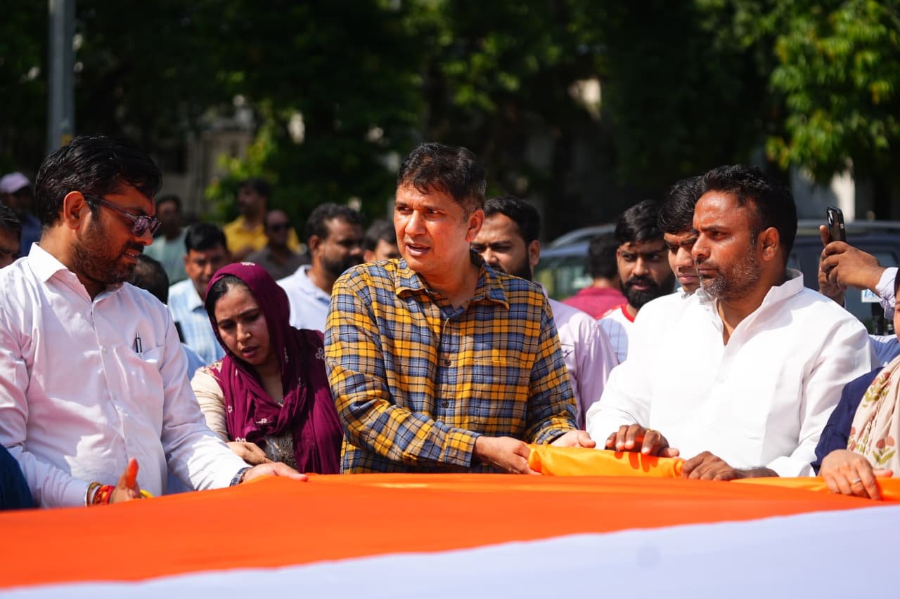 AAP Unfurls 270-Foot-Long Tricolour, Says Modi Government’s Police Could Not Stop Peaceful March