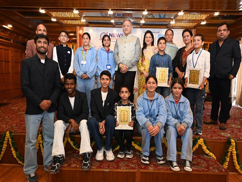 Governor calls for truthful, responsible and people-centric journalism