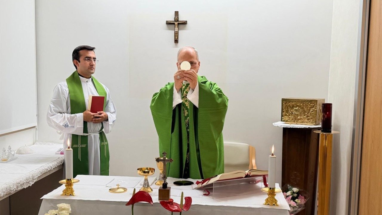 Pope Leo XIV Shows Steady Recovery, Celebrates Mass for Gemelli Hospital Staff