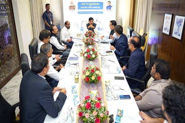CM Dr. Yadav Holds Meetings with Industrialists and Investors in Vijayawada