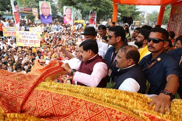 Chief Minister Dr. Yadav Participates in Grand Chunari Yatra in Indore