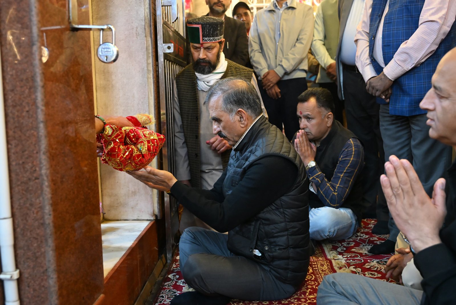 Chief Minister offers prayers at Mata Kalibari Temple