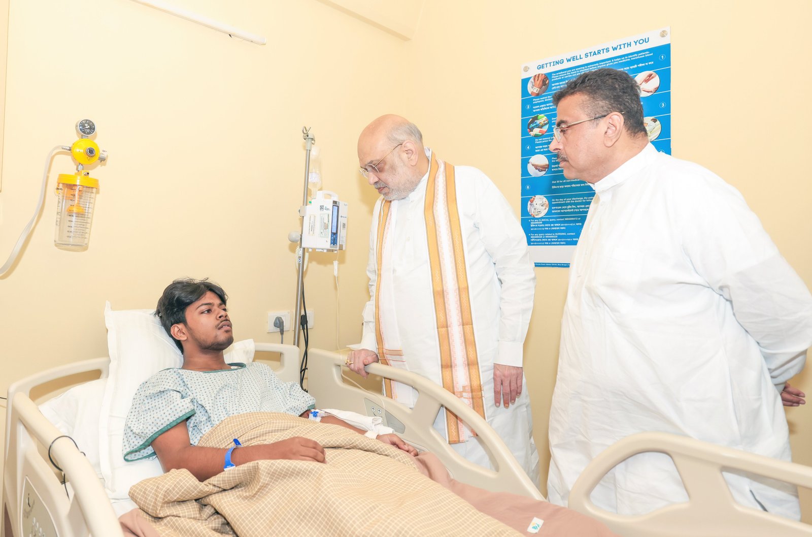 Amit Shah Visits Hospital, Meets Injured After Kolkata Durga Puja Stampede Claims 19 Lives