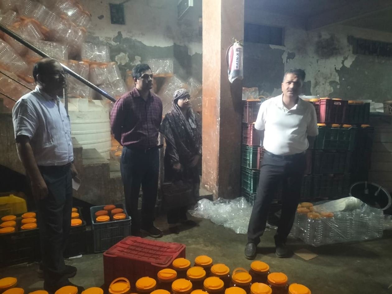 Rajasthan Food Safety Department Seizes 85,000 Kg of Pickles and Raw Materials After Hygiene Violations in Jaipur