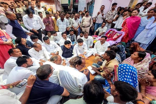Chief Minister Dr. Yadav Consoles Families of Gwalior Accident Victims