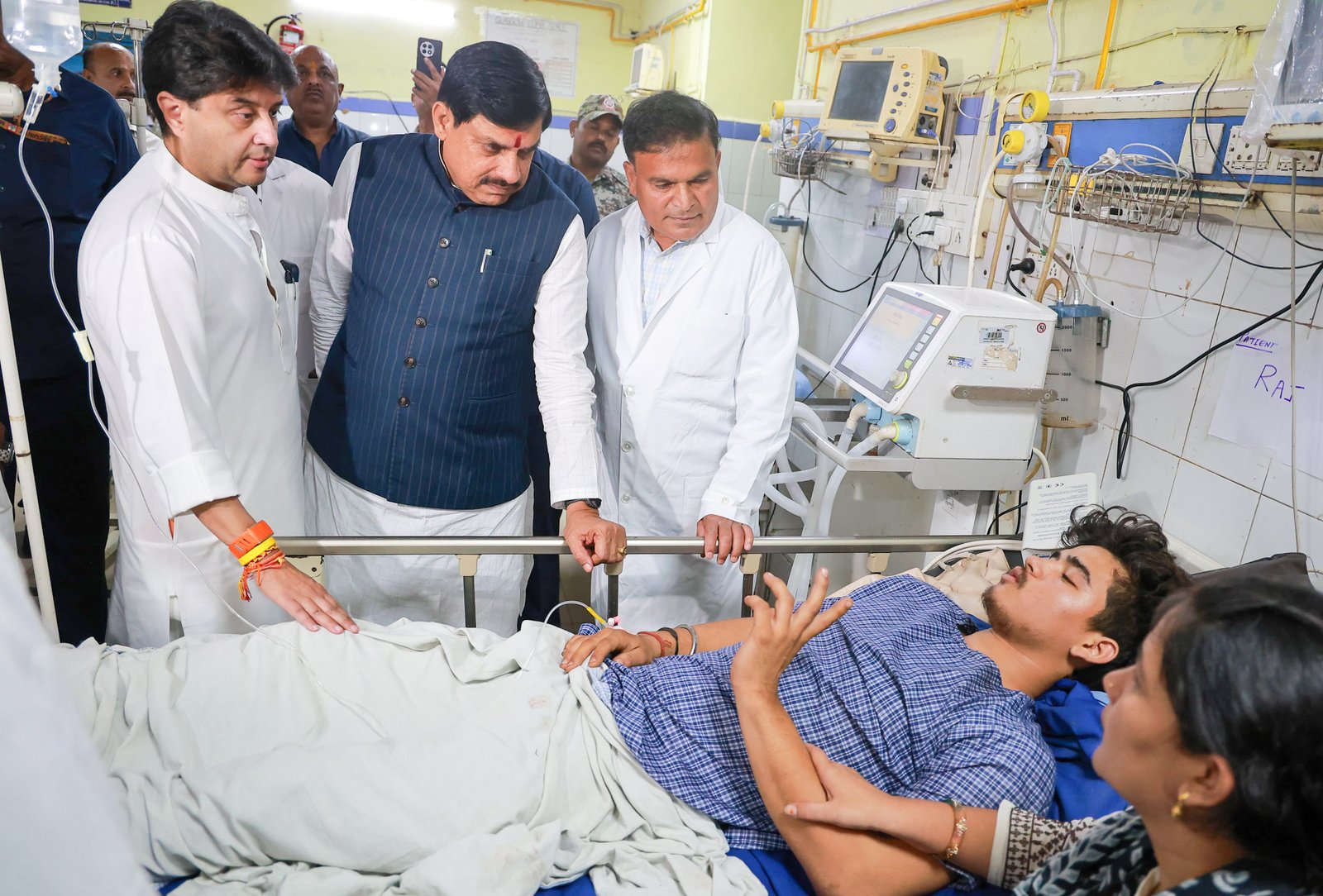 Gwalior Accident: CM Mohan Yadav Meets Injured Devotees, Orders Free Treatment and Proper Care