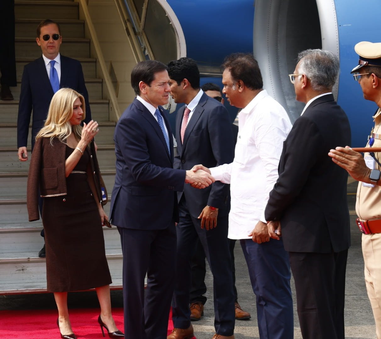 Minister Ashish Shelar Welcomes US Secretary of State Marco Rubio at Mumbai Airport