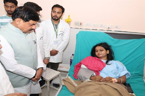 Chief Minister Dr. Yadav Visits AIIMS Bhopal to Enquire About Injured Patients