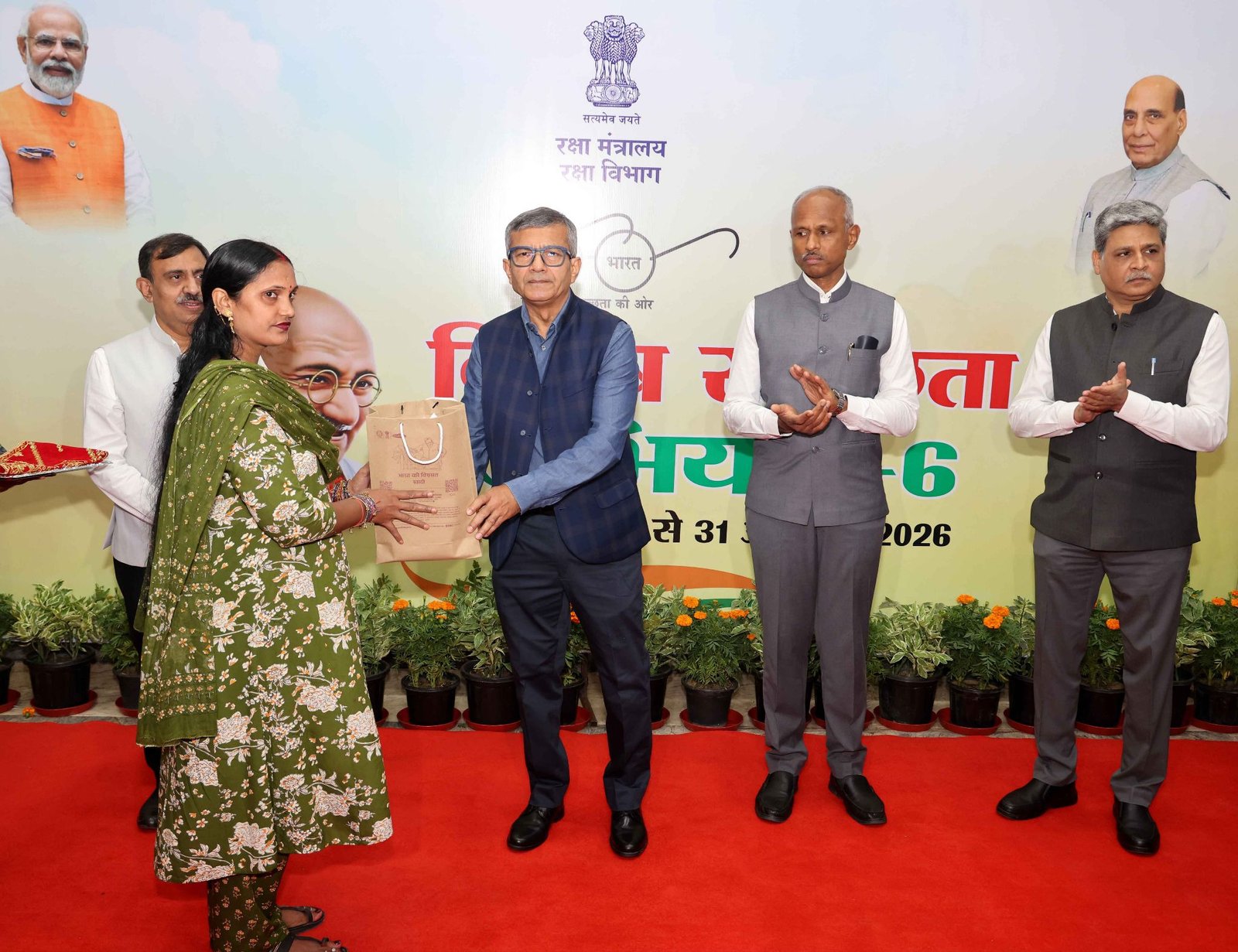 Defence Secretary inaugurates Hindi Library ‘GYANDEEP’ at Sena Bhawan in New Delhi under Special Campaign 6