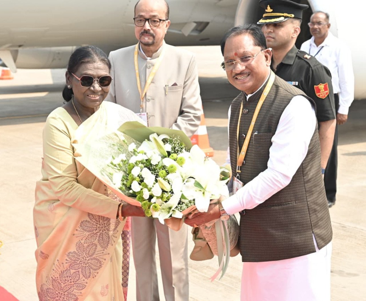 President Droupadi Murmu Receives Warm Welcome on Her Arrival in Chhattisgarh