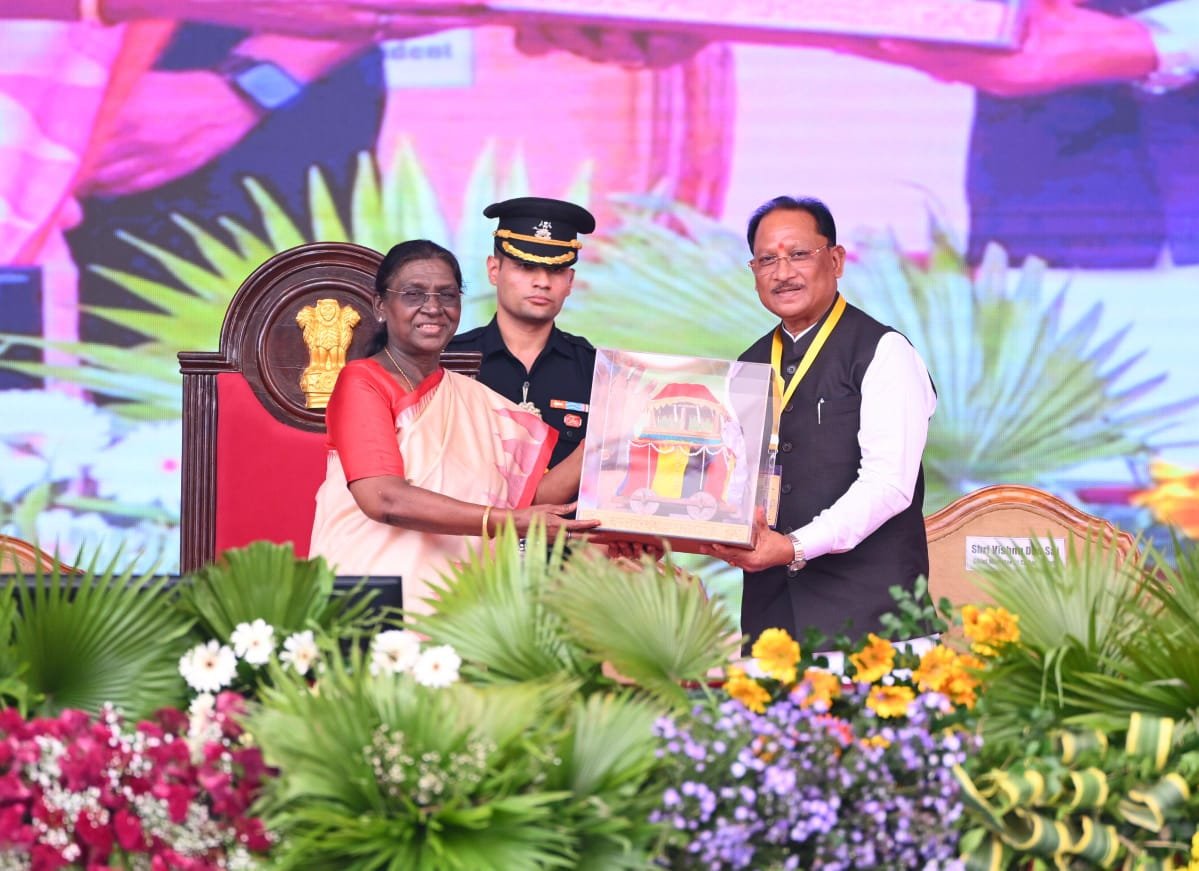 President Droupadi Murmu Praises Unique Traditions and Tribal Culture of Bastar Dussehra