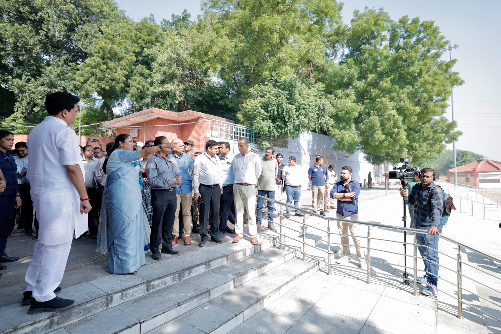 CM Rekha Gupta Inspects Soor Ghat, Directs Officials to Complete All Works Before Chhath