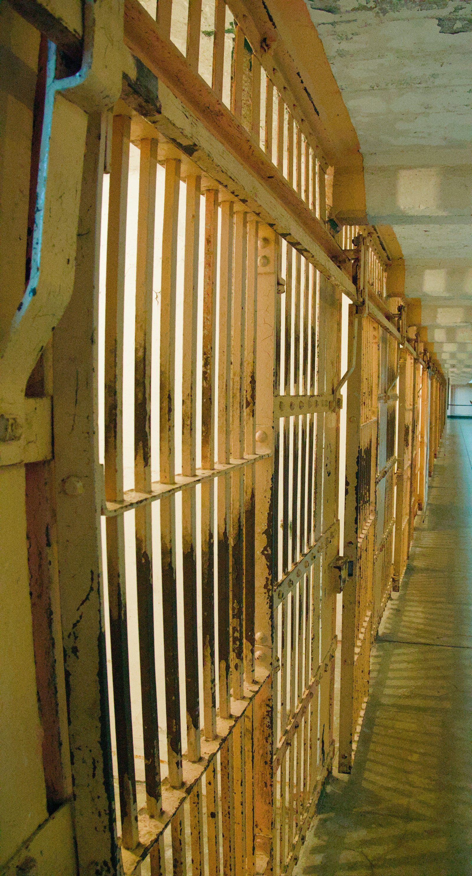 17 Prisoners Escape from Tamil Nadu Jail After Allegedly Attacking Guards; 4 Recaptured